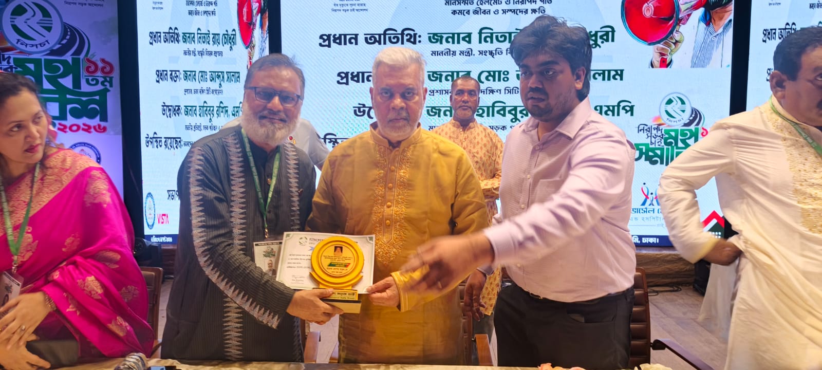 নিরাপদ সড়কের লড়াইয়ে ‘জাহানারা কাঞ্চন স্মৃতি পদক’ পেলেন এস এম আজাদ